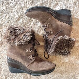 Aquatalia Weatherproof Suede Wedge Faux Fur Trim Lace Up Ankle Bootie Brown Sz 8